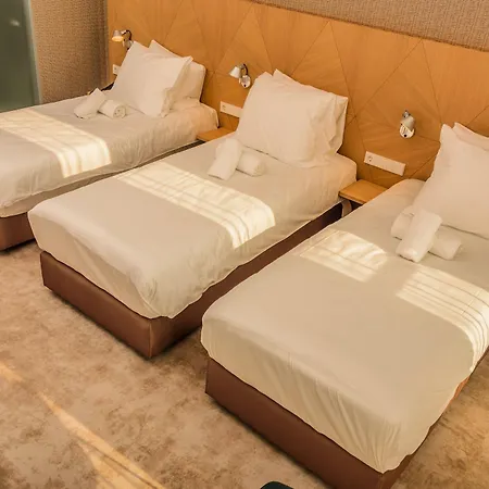 アマディ パノラマ 4*