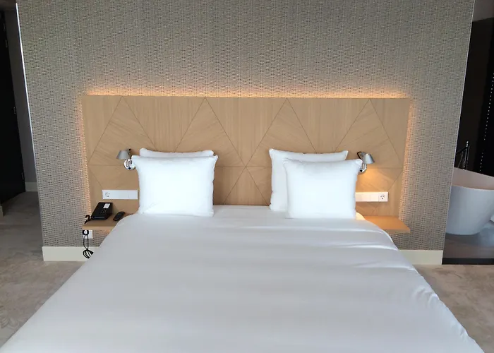 Amadi Panorama Hotel 4*